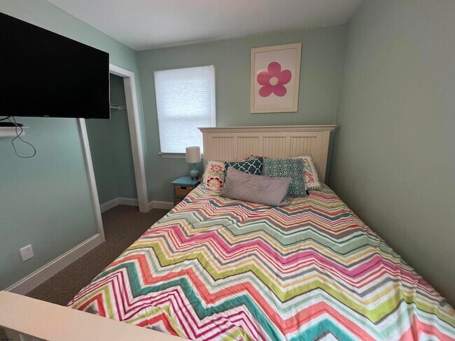 Building Photo - 406 N Dorset Ave