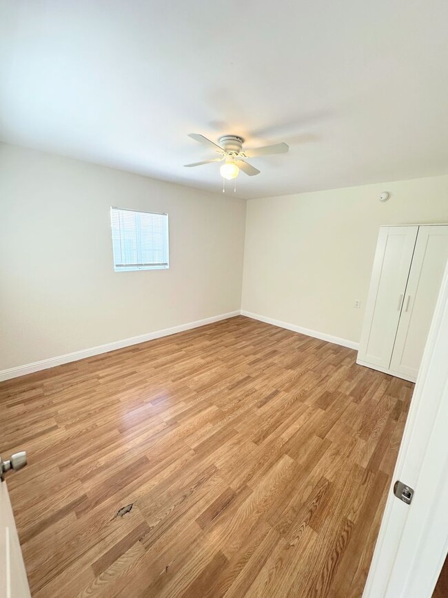 Building Photo - *UP TO 2 MONTHS FREE RENT* 5bd/1.5ba, Inqu...