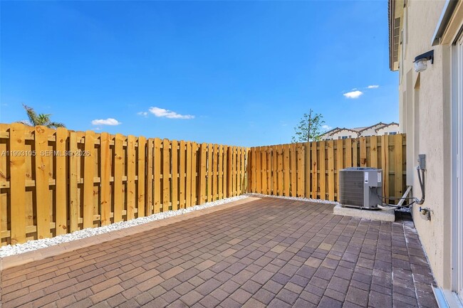 Building Photo - 2425 SE 28th Dr