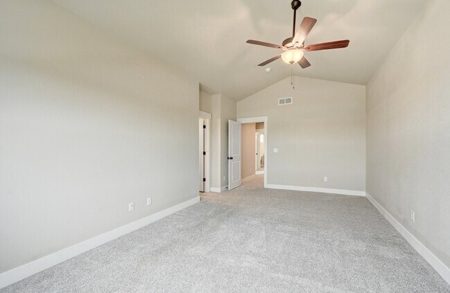 Building Photo - $2,350.00 - 2 Beds, 2.5 Baths, Townhouse i...