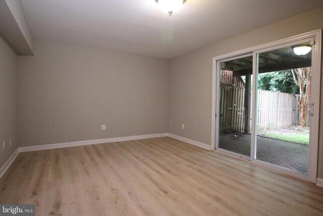 Building Photo - 14126 Red River Dr