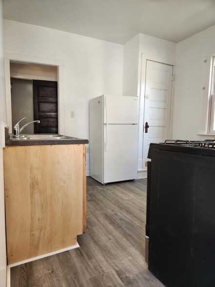 Kitchen - 1629 W Main St