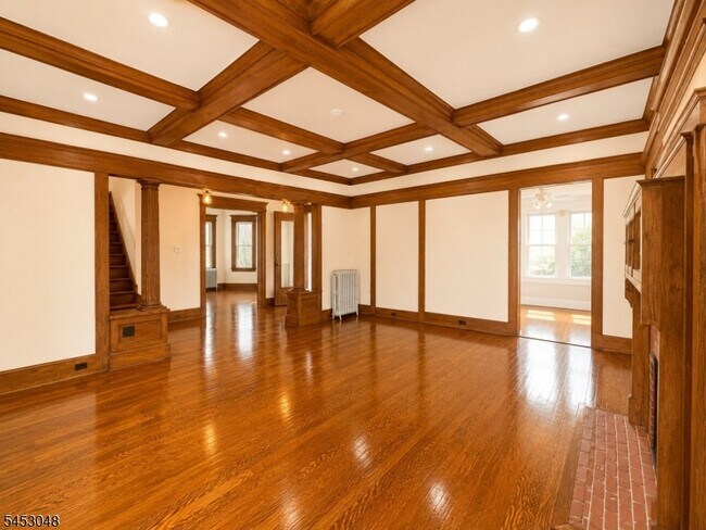 Building Photo - 2 Cloverhill Pl