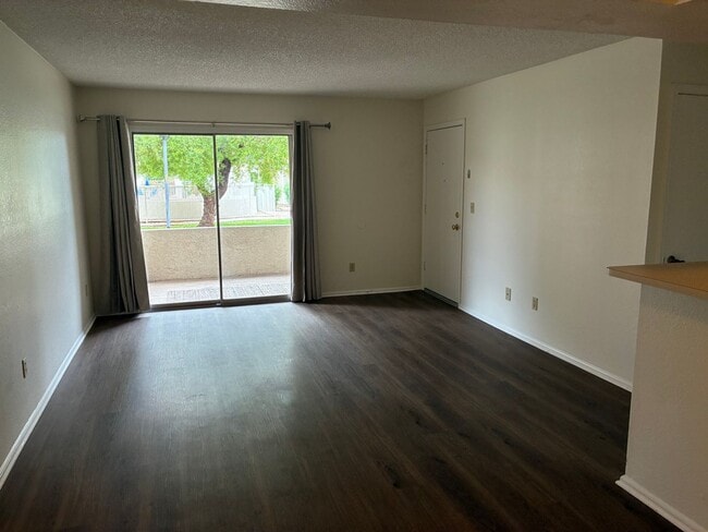 Building Photo - Move In Special**COMFY 2 BEDROOM/2 FULL BATHROOM CONDO IN PHOENIX (48TH STREET & ELLIOT)**