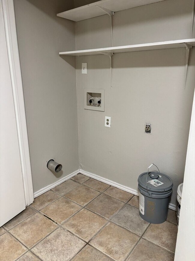 Building Photo - 104 Glade Shadow Dr