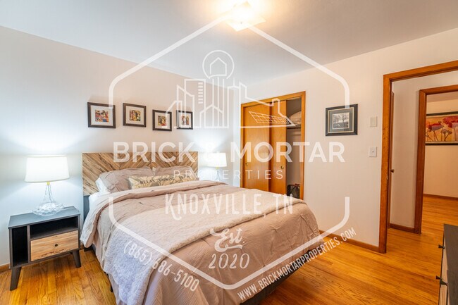 Building Photo - 2407 Holbrook Dr