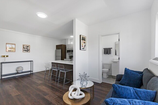 Building Photo - 1555 W Hollywood Ave