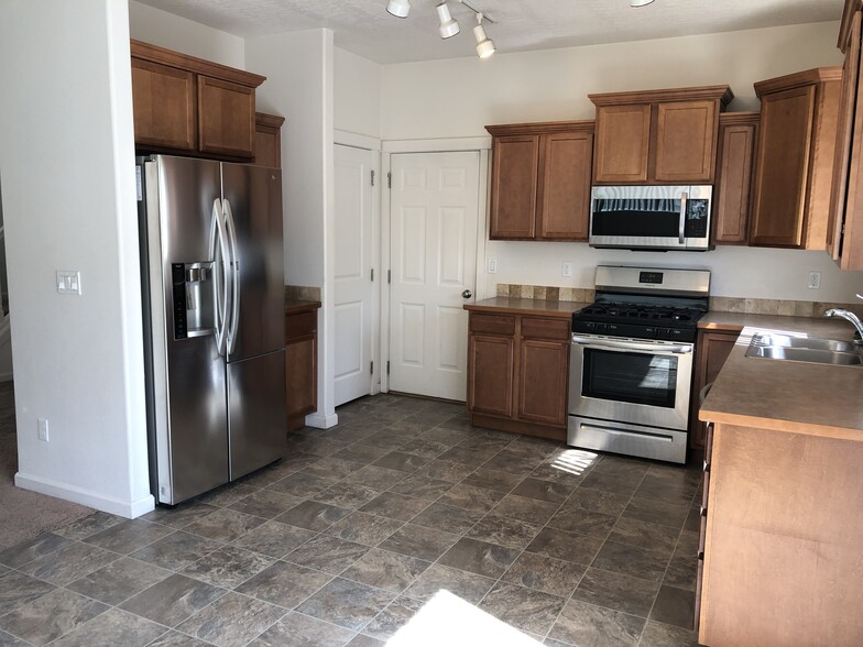 Building Photo - 1437 SW Junegrass Ln