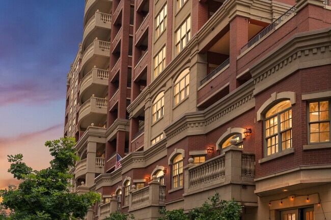 Building Photo - 1950 Logan St