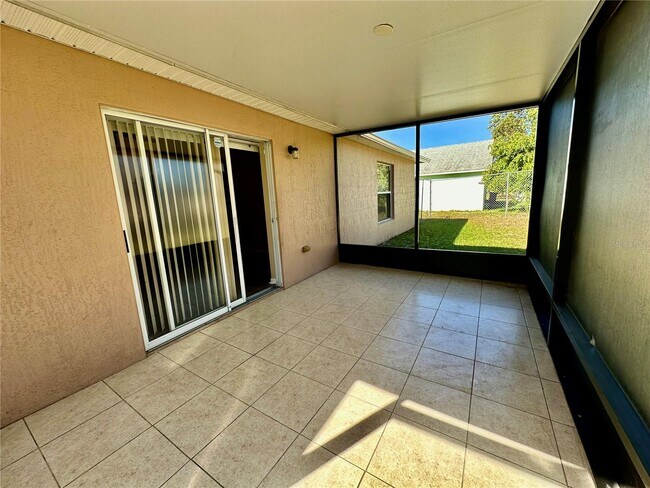 Building Photo - 536 Lakeview Dr