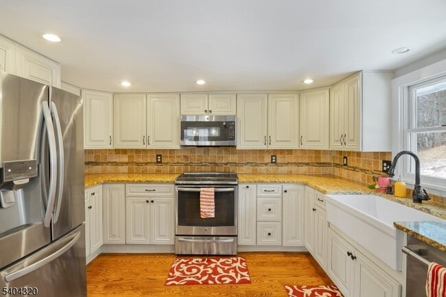 Building Photo - 77 W Shore Trail