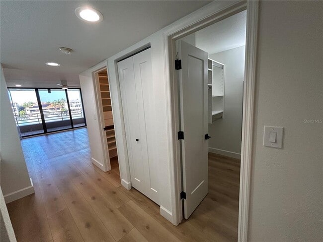 Building Photo - 6260 Kipps Colony Ct S