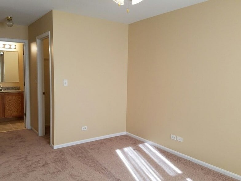 Building Photo - 2541 Hillsboro Blvd