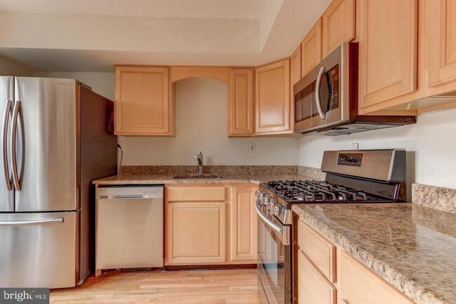 Building Photo - 107 Montrose Ave