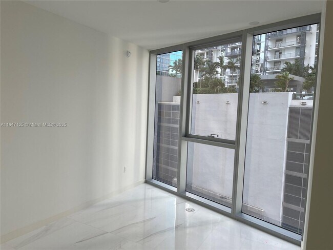 Building Photo - 300 Biscayne Blvd Way