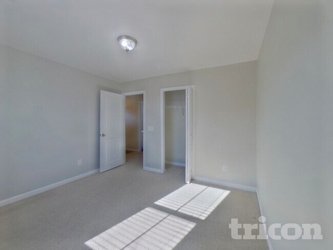 Building Photo - 137 Portchester Ln