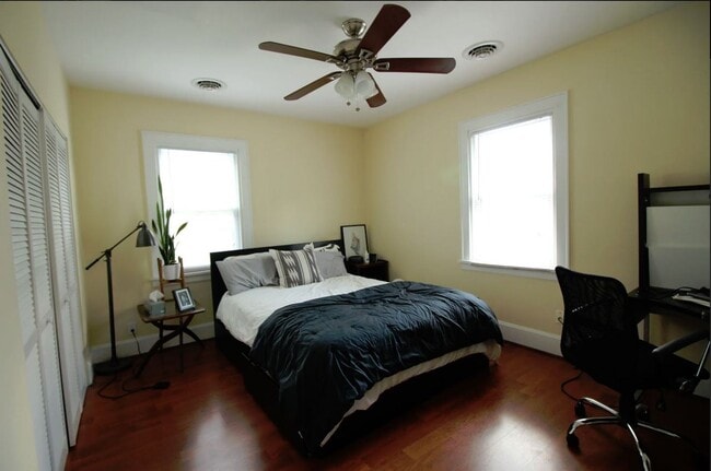 Building Photo - Lysle