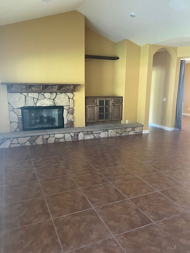 Building Photo - Wine Country awaits