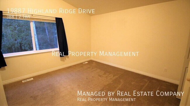 Building Photo - 19887 Highland Ridge Dr