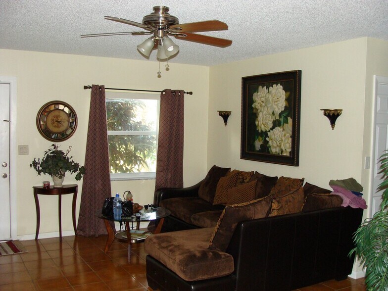 Primary Photo - 2589 Dolphin Dr