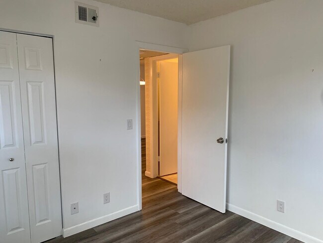 Building Photo - 21915 Lake Forest Cir