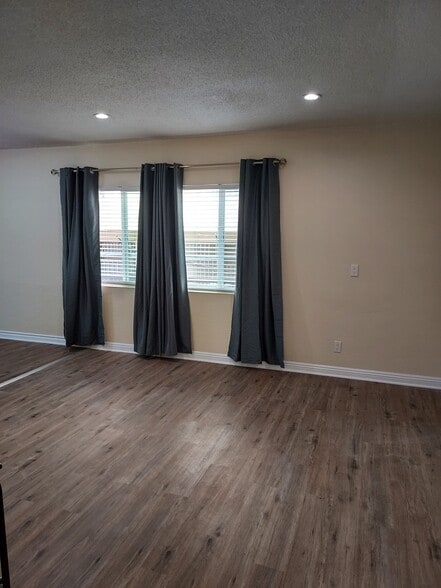 living room, curtains and blinds - 6043 Romaine St - Off Market