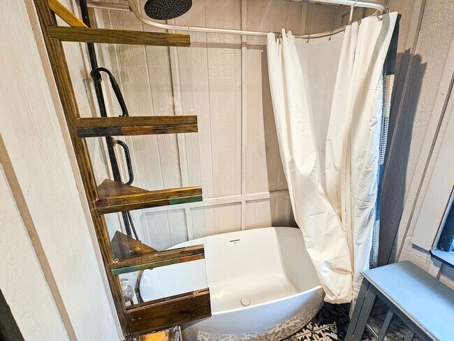 Building Photo - 2523 E 18th St