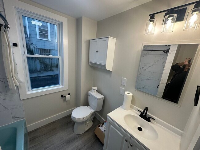 Building Photo - 24 Melvin St