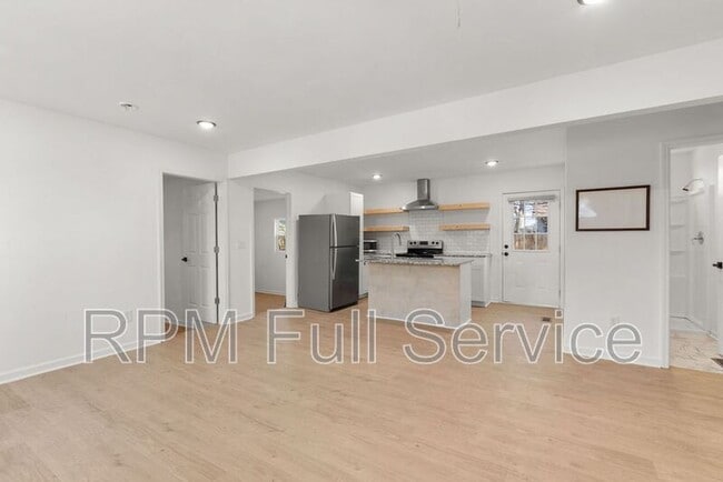 Building Photo - 2138 25th Ave N