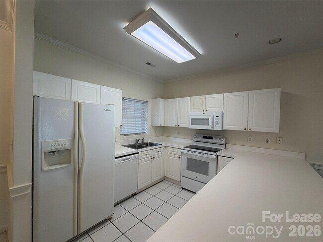 Building Photo - 9113 Meadow Vista Rd