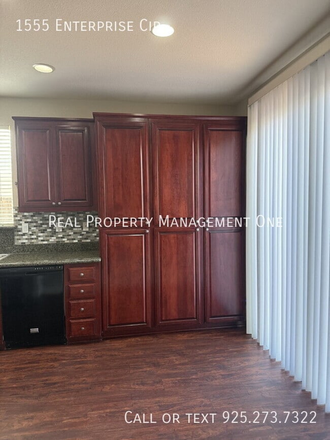 Building Photo - 1555 Enterprise Cir