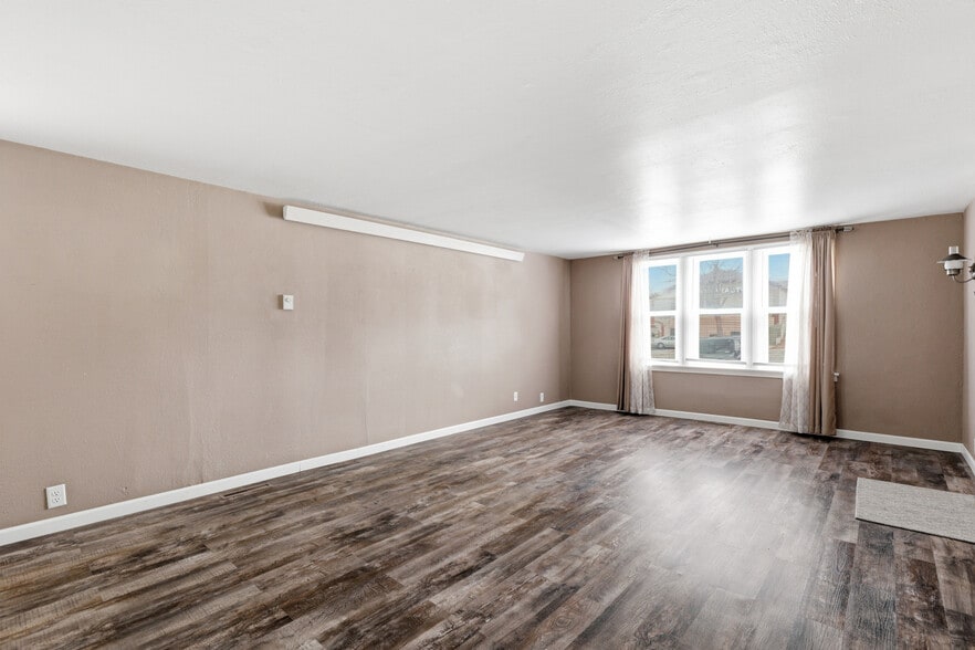 Building Photo - 727 Fairview St