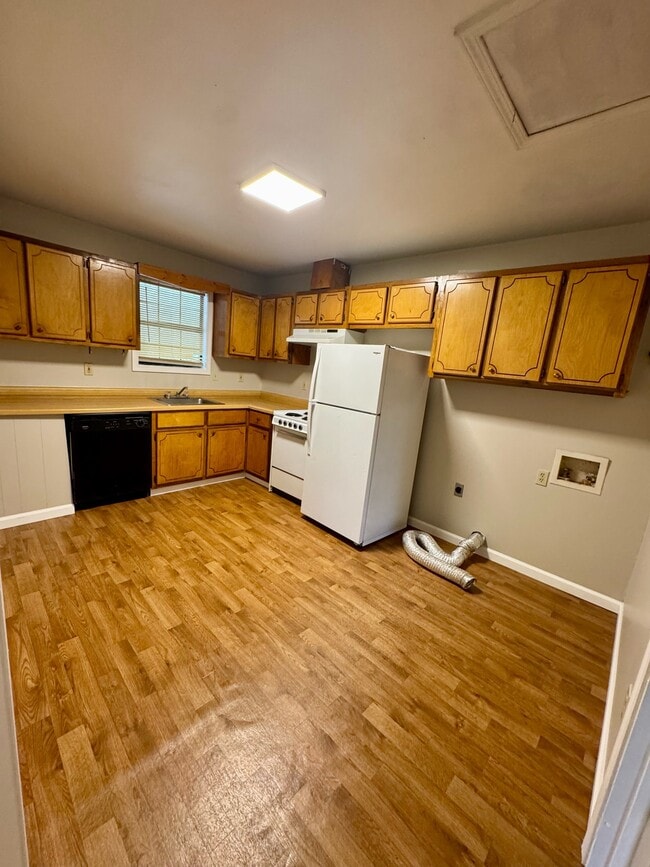 Building Photo - 98 Hill Ave