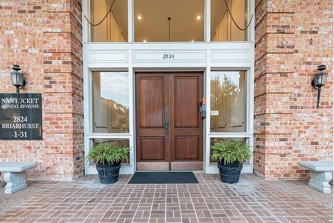 Building Photo - 2822 Briarhurst Dr