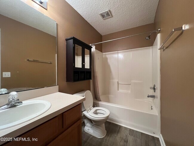 Building Photo - 466 Scrub Jay Dr