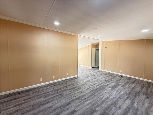Building Photo - 16767 Oak Knoll Dr