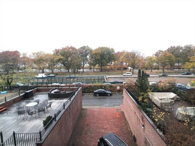 Building Photo - 186 Beacon St