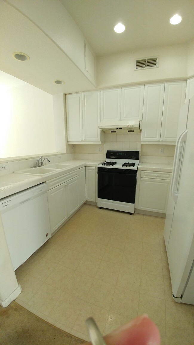 Building Photo - 844 Towne Dr