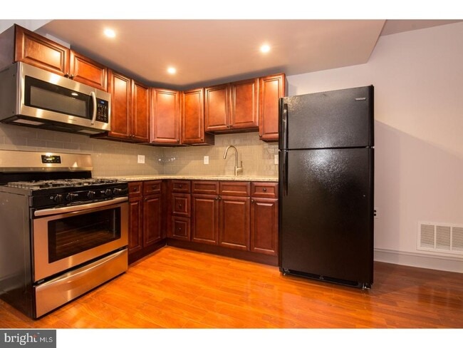 Building Photo - 803 Corinthian Ave