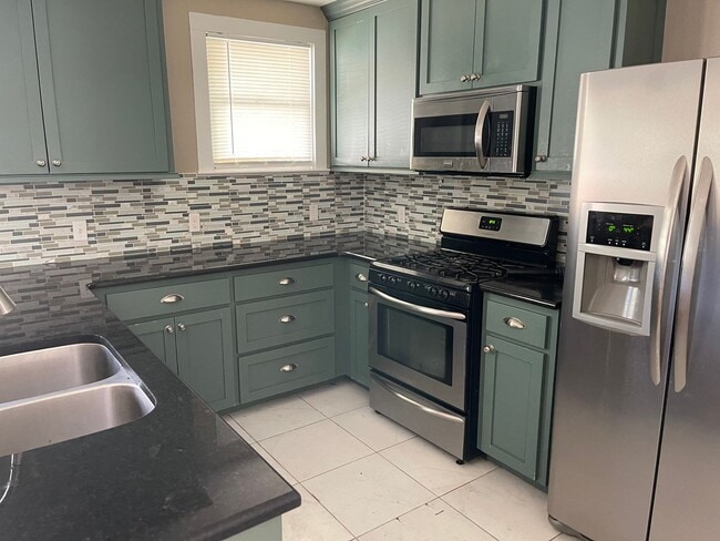 Building Photo - LAKE ELLA / MIDTOWN