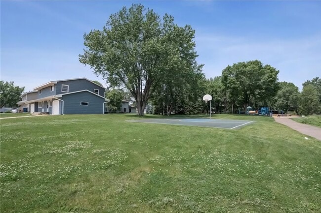 Building Photo - 715 Circle Dr