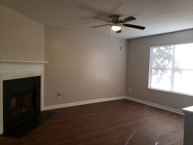 Building Photo - Coming Soon - 4 Bed, 2 Bth Split Level Home