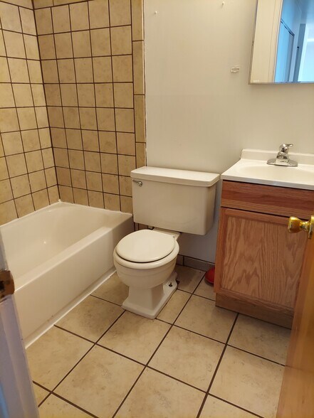 Building Photo - 915 S Division St