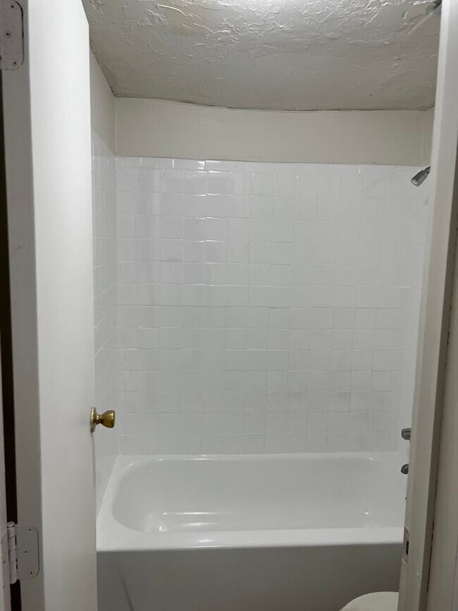 Building Photo - Location, location, location! 875 SF Unit-...