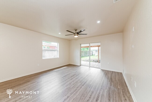 Building Photo - Single-Story Home in Bradenton, FL