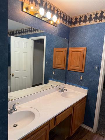 Building Photo - 3104 Deleon Dr