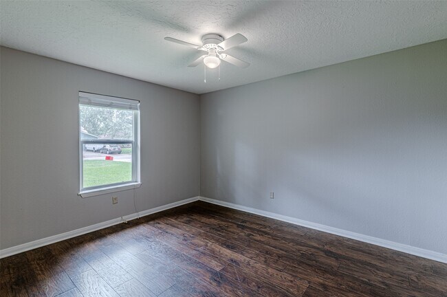 Building Photo - 9702 Birsay St