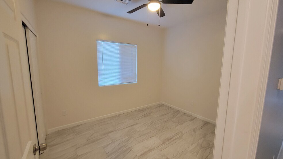 Building Photo - 1334 W Talisman St