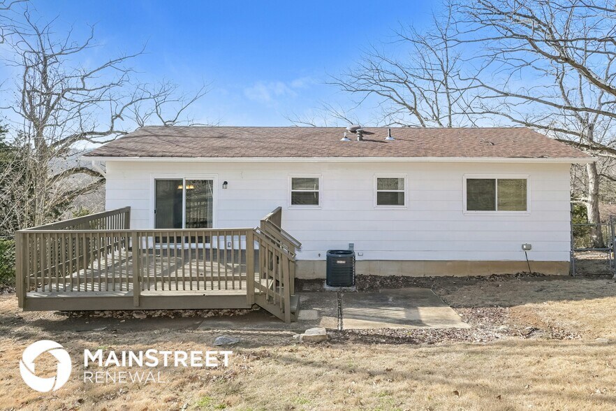 Building Photo - 1739 Hilltop Ln