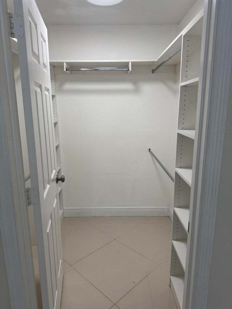 Building Photo - 881 Camellia Dr